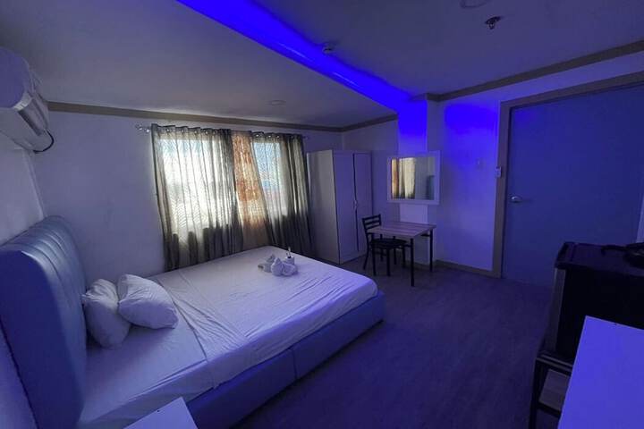 Room 4 of 20