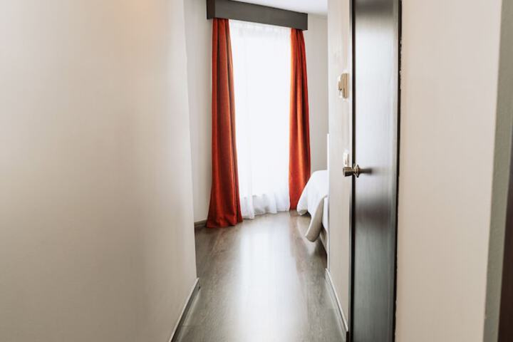 Room 19 of 30