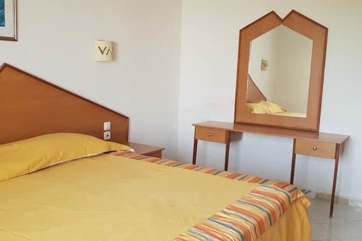 Room 9 of 26