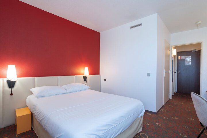 Room 13 of 44