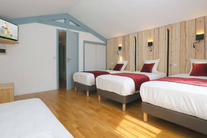 Room 15 of 33