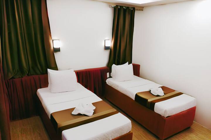 Room 12 of 48