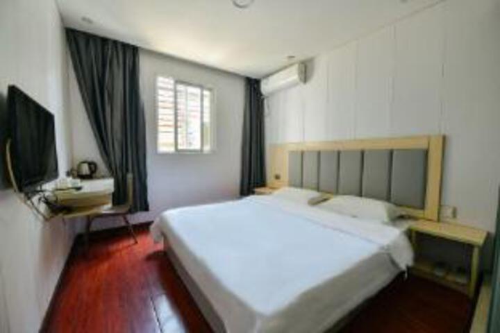Room 18 of 18