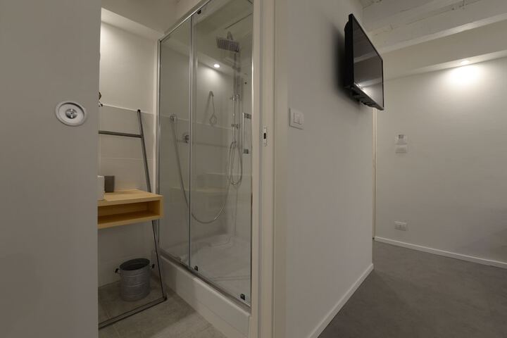 Room 15 of 36