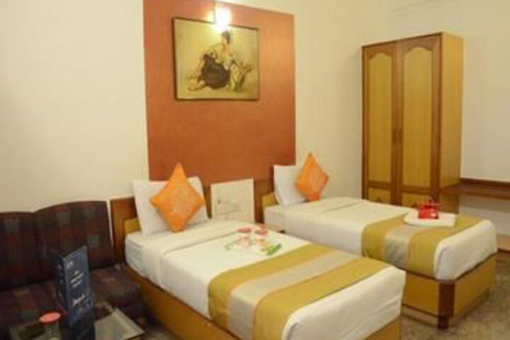 Room 4 of 13