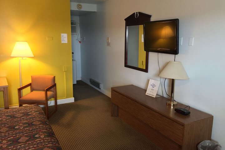 Room 8 of 36