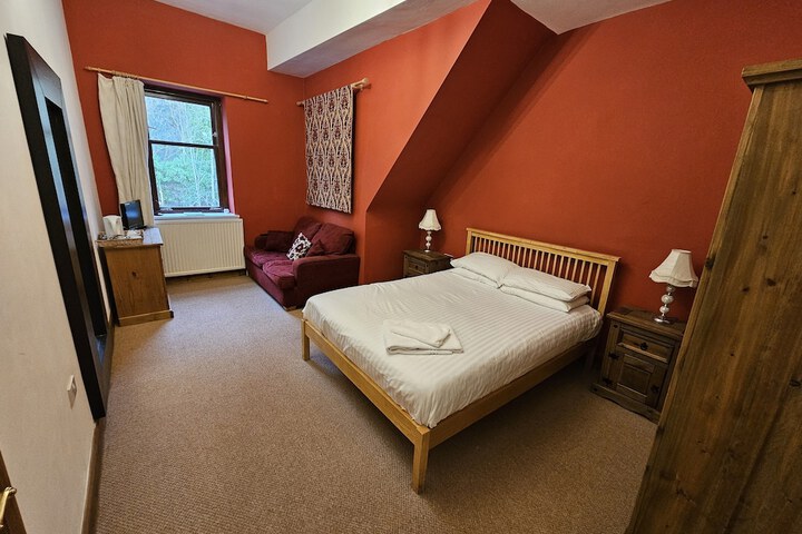 Room 4 of 10