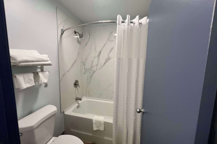 1 King Bed Efficiency Upgrade (8 of 12)