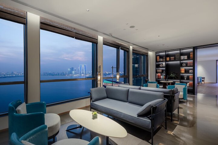 Lounge 85 of 118