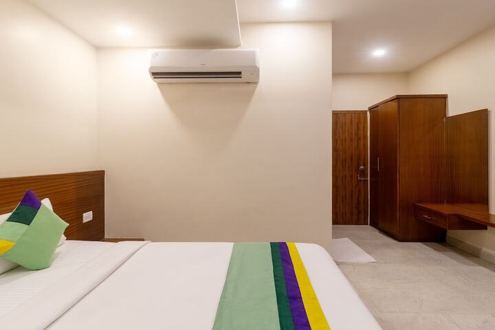 Room 9 of 22