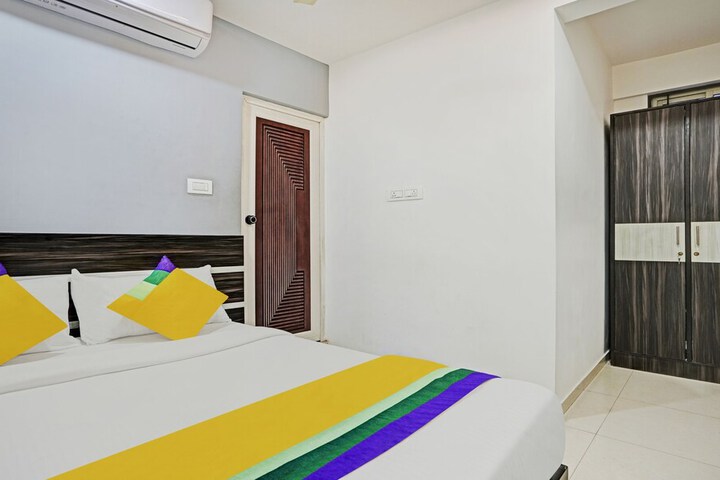 Room 13 of 25