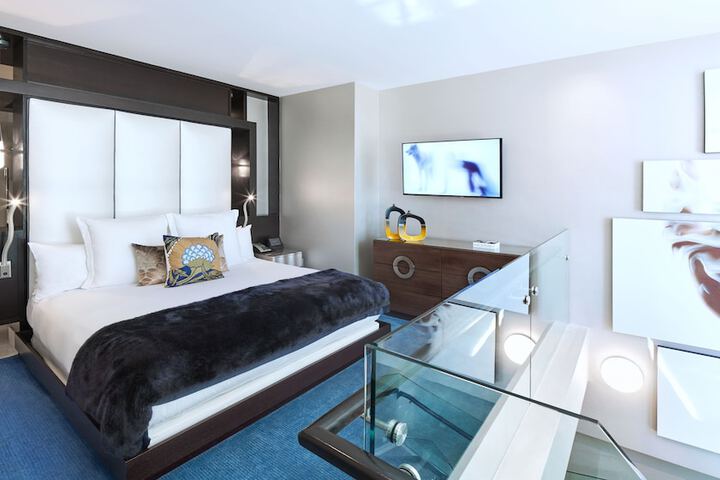 Room 16 of 159