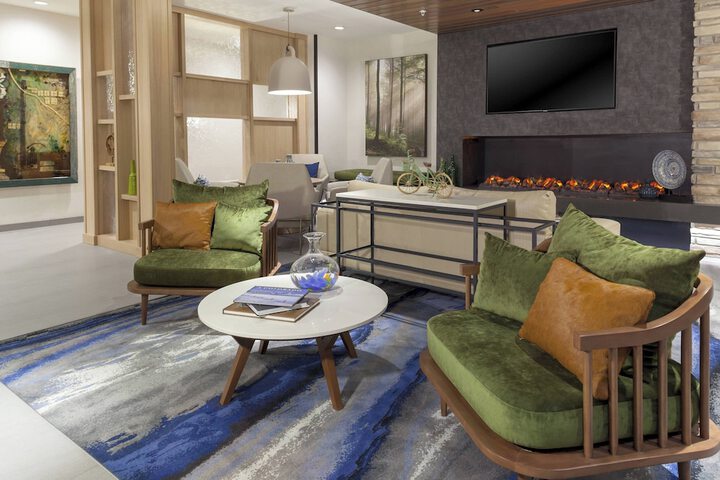 Lobby lounge