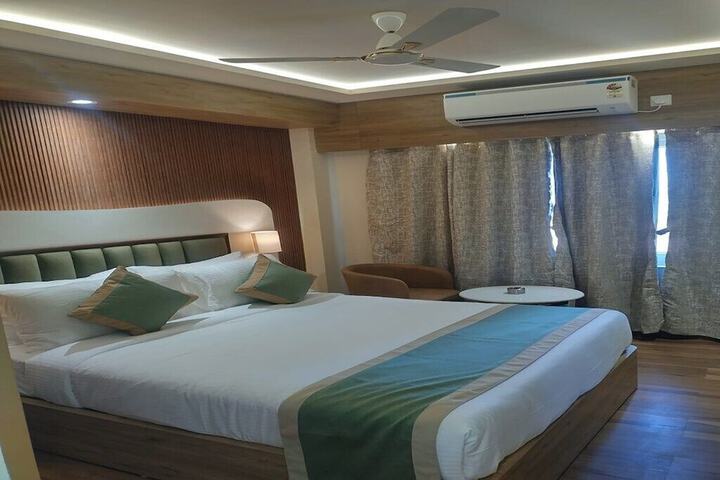 Room 8 of 28