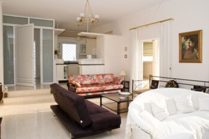 Room 15 of 28