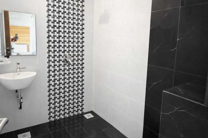Room 14 of 17