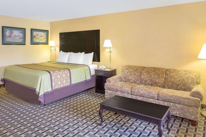 1 King Bed (8 of 16)