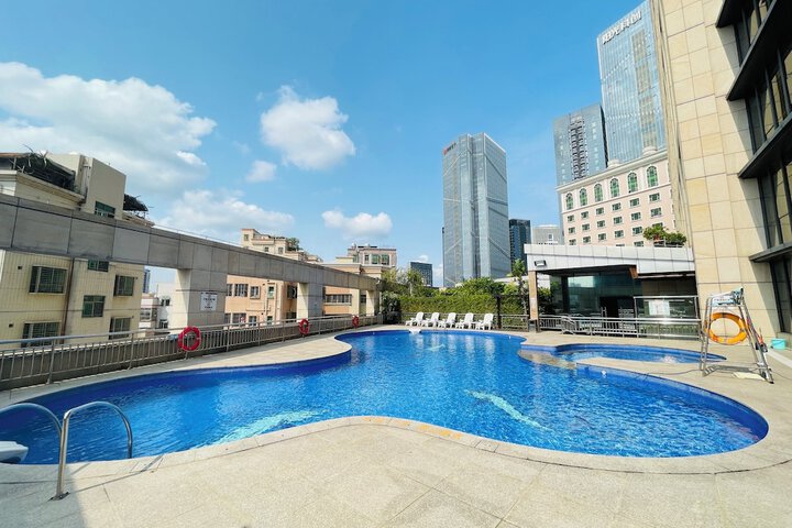 Hotel Pool