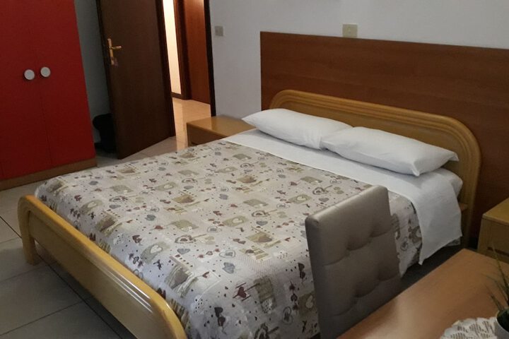 Room 7 of 34