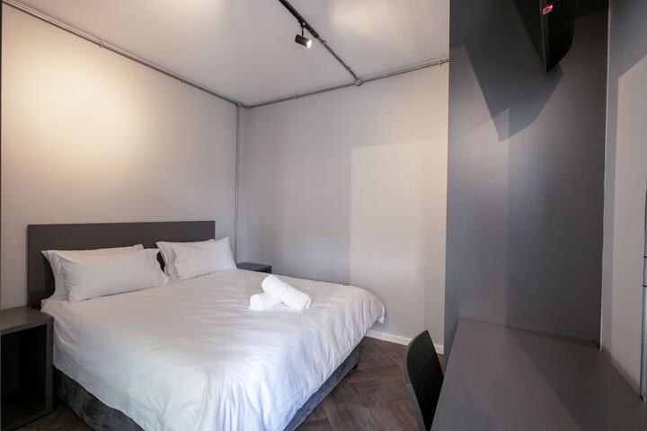 Room 6 of 42