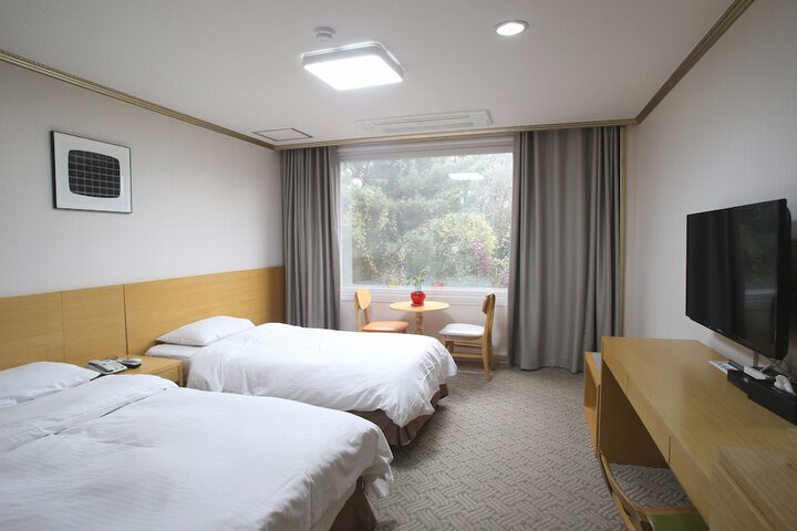 Room 5 of 14