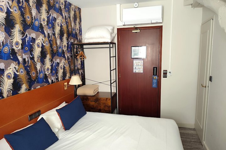 Room 50 of 103