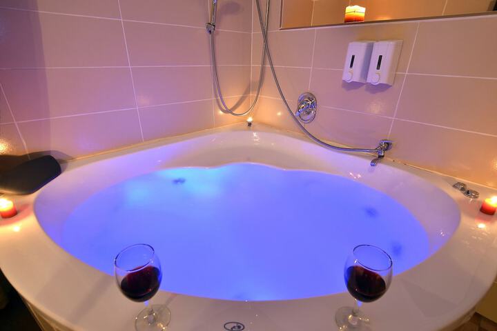 Hot Tub 47 of 78