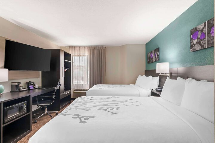 2 Double Beds (1 of 4)