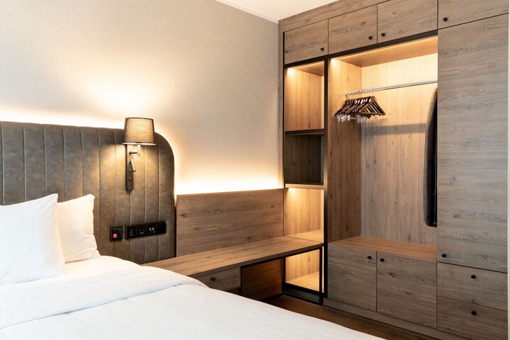 Room 8 of 44