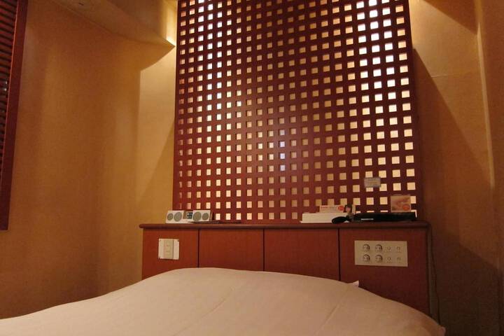 Room 12 of 47