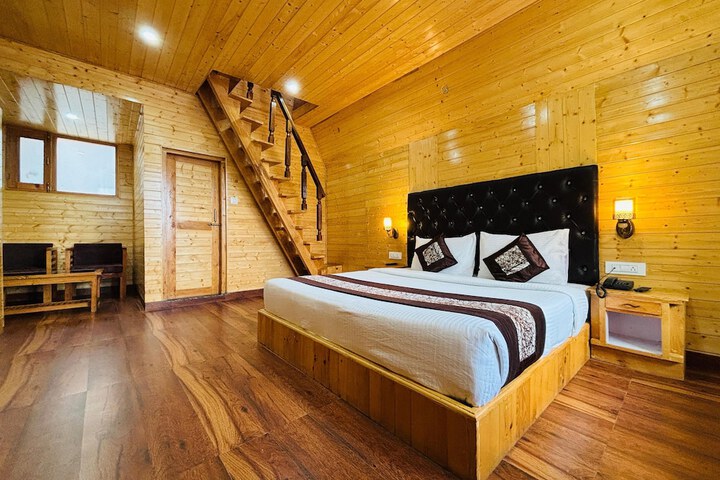 Room 8 of 16