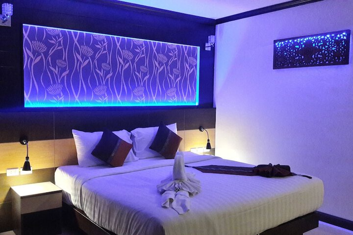Room 8 of 82