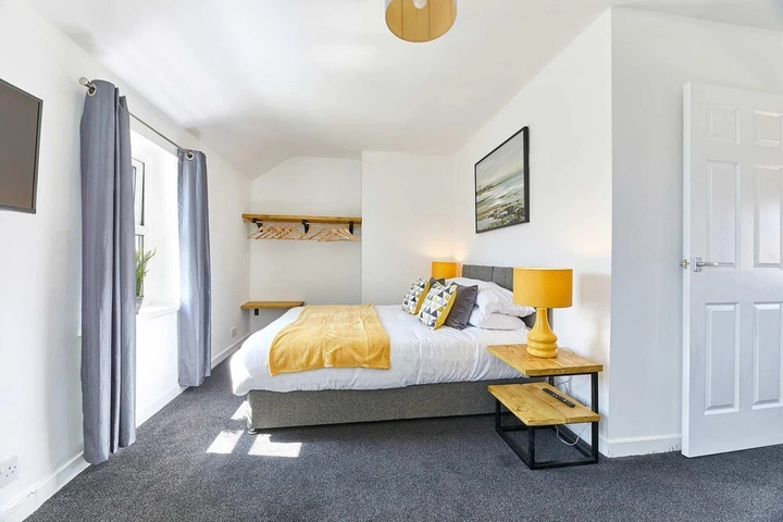 Room 3 of 10