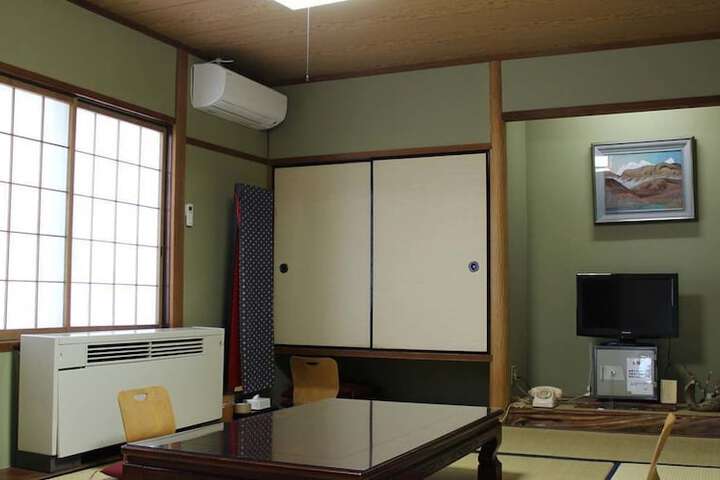 Room 8 of 79