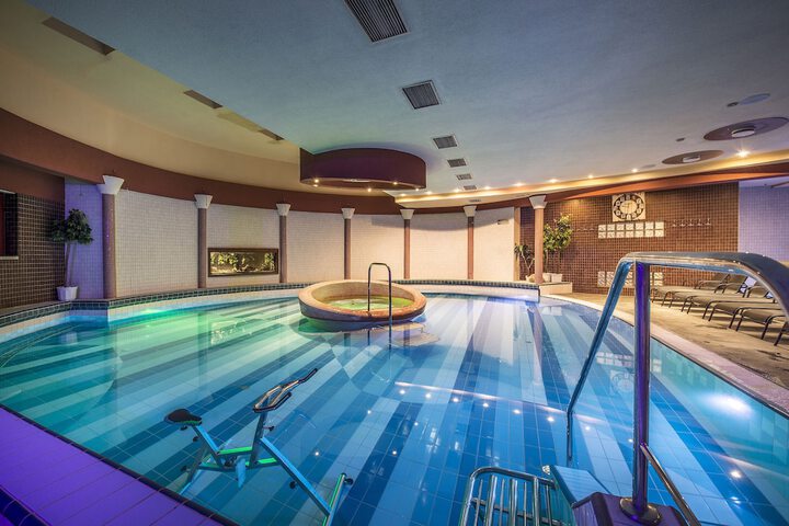 Pool 26 of 60