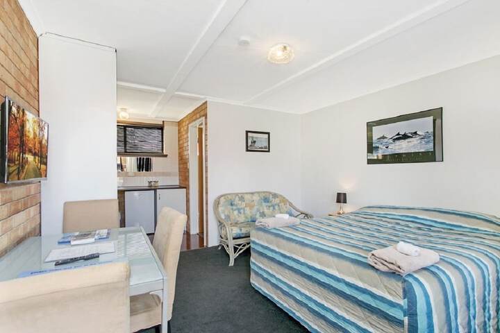Room 2 of 8