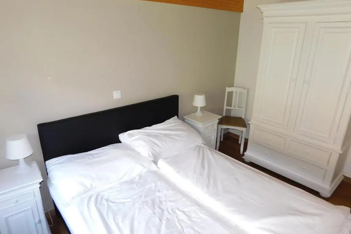 Room 2 of 12