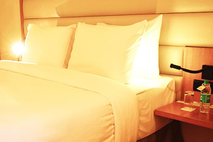 Room 8 of 35