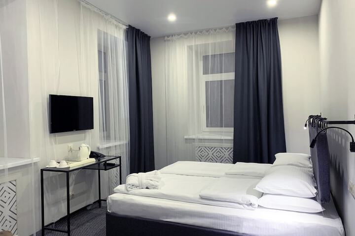 Room 9 of 11