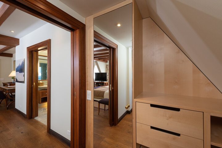 Room 39 of 233