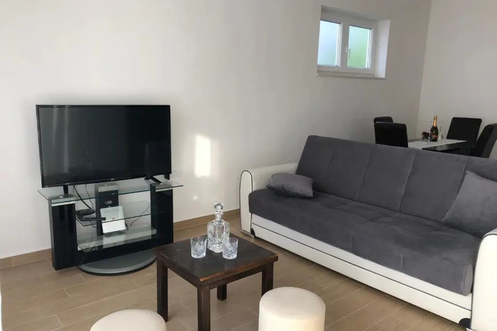 Room 2 of 9