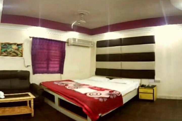 Room 10 of 13