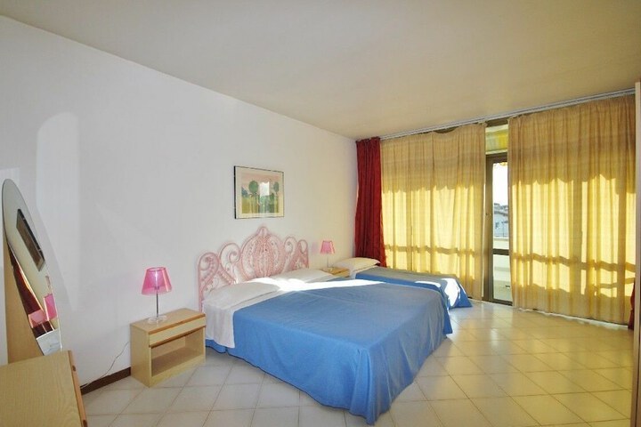 Room 7 of 14