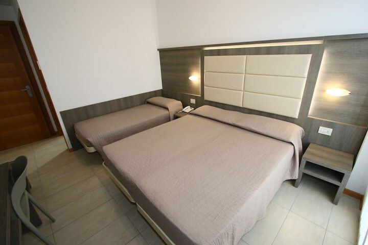 Room 7 of 73
