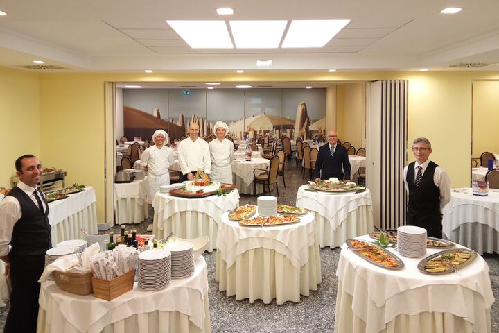 Dining 37 of 50
