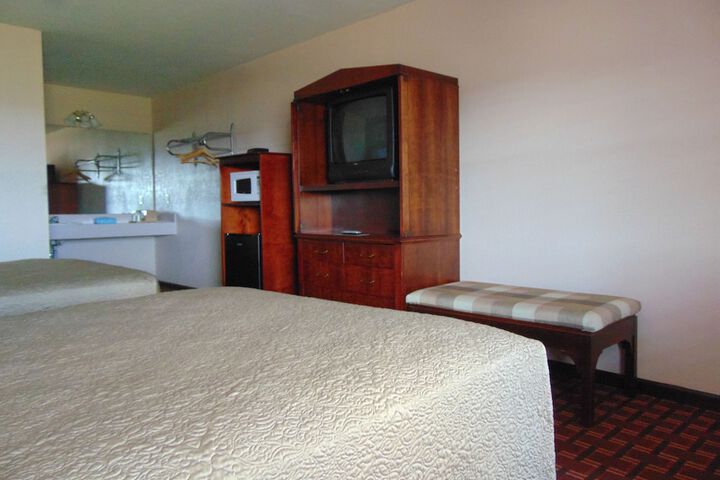 Room 8 of 19