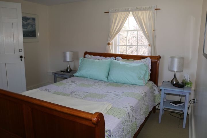 Room 4 of 16