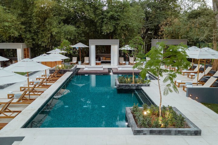 Pool 105 of 252