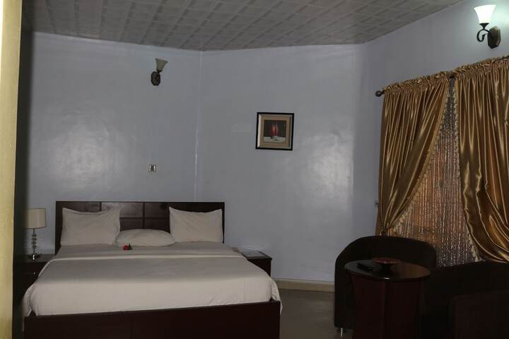 Room 13 of 28