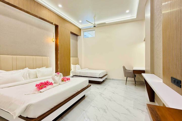 Room 40 of 176